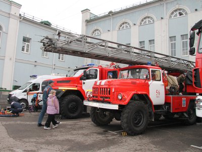 Показ пожарно-спасательной техники у ДК им. Лепсе 27 апреля 2024 года