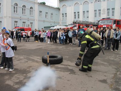 У ДК им. И. И. Лепсе прошёл смотр пожарно-спасательной техники