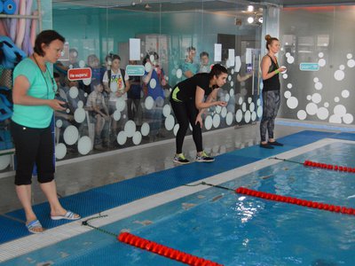 Дню Великой Победы посвящены соревнования по плаванию, традиционно проходящие в ФОКе «Юность» в мае.