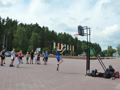 На площади Октябрьской революции прошёл мастер-класс по баскетболу (Выкса, 2018 г.)