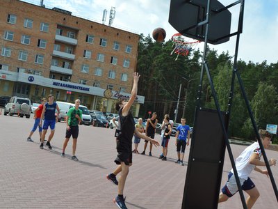 На площади Октябрьской революции прошёл мастер-класс по баскетболу (Выкса, 2018 г.)