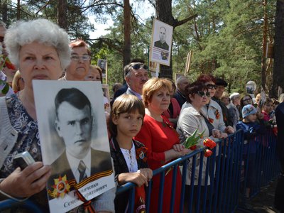 Днём 9 мая на Северном кладбище прошёл торжественный митинг (Выкса, 2018 г.)
