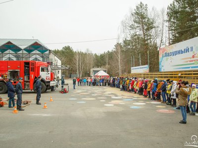 Выставка пожарной техники в детском центре «Лазурный»