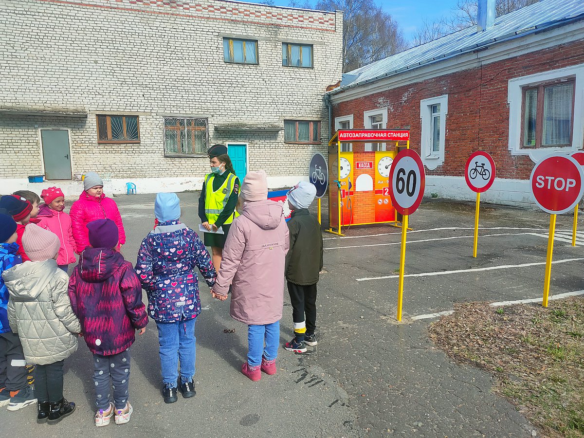 Детсадовцев научили правильно вести себя в автомобиле ::Выксунский рабочий