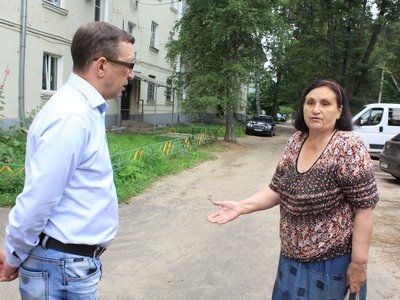 Начальник управления ЖКХ Андрей Боровов встретился с жителями домов №№35-49 на улице Красные зори г. Выксы