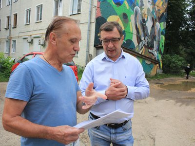 Начальник управления ЖКХ Андрей Боровов встретился с жителями домов №№35-49 на улице Красные зори г. Выксы