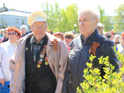 Праздничный митинг в честь Дня Победы у памятника металлургам, павшим в годы Великой Отечественной войны