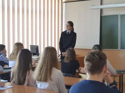 Выксунские полицейские провели профилактические лекции для учеников 7-11 классов школы №3 (Выкса, 2018 г.)