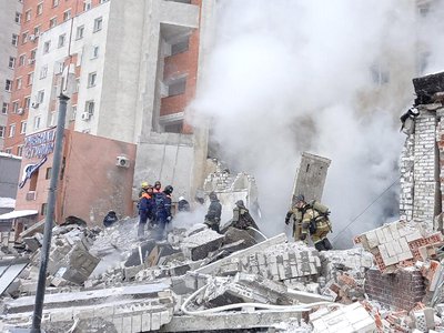В 12-этажном жилом доме в Нижнем Новгороде после взрыва газа начался пожар (2021 г.)