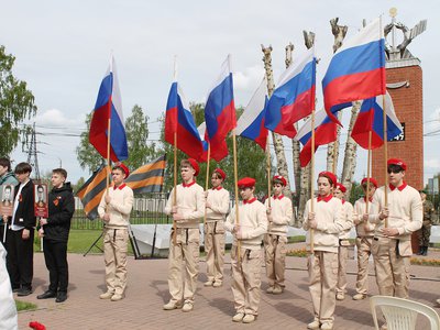 Митинг у памятника погибшим заводчанам 7 мая 2025 года