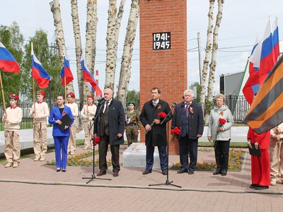 Митинг у памятника погибшим заводчанам 7 мая 2025 года
