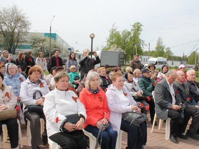 Митинг у памятника погибшим заводчанам 7 мая 2025 года