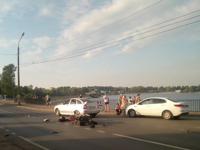 В аварии на улице Салтанова водитель скутера получил серьёзную травму