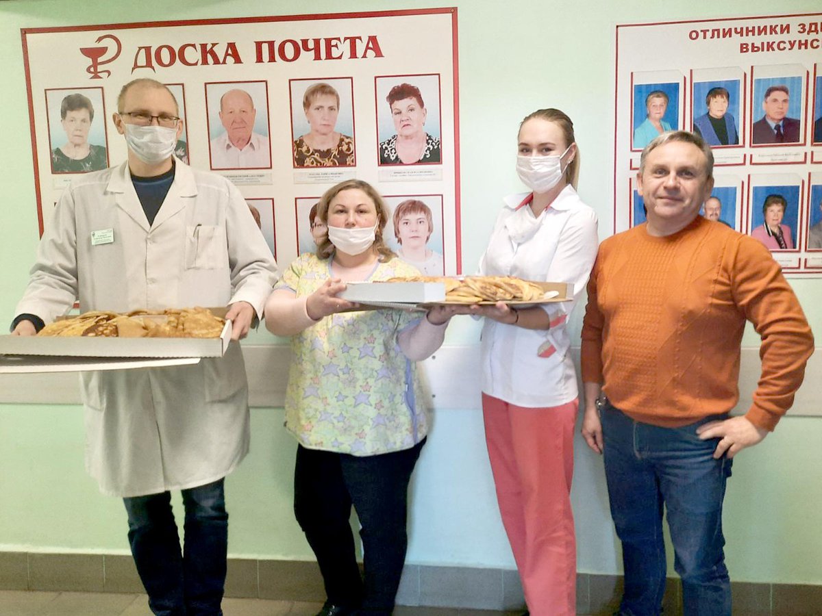 Индивидуальный предприниматель Александр Лебедев поздравил выксунских медиков COVID-госпиталя и работников скорой медицинской помощи с Широкой масленицей (2021 г.)