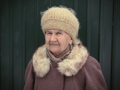 Зинаида Павловна Белова (91 год): «Я коренная жительница Ближне-Песочного, здесь родилась в 1925 году, закончила школу, а после окончания войны вышла замуж