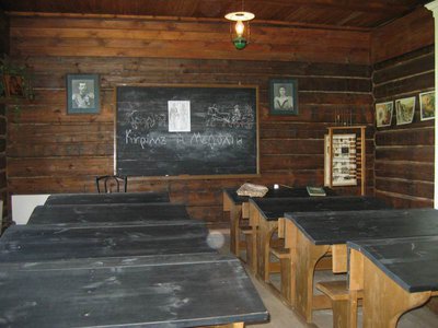 В Выксе была церковно-приходская школа при монастыре...