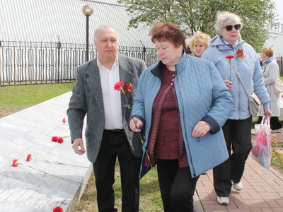 Митинг у памятника погибшим заводчанам 7 мая 2025 года