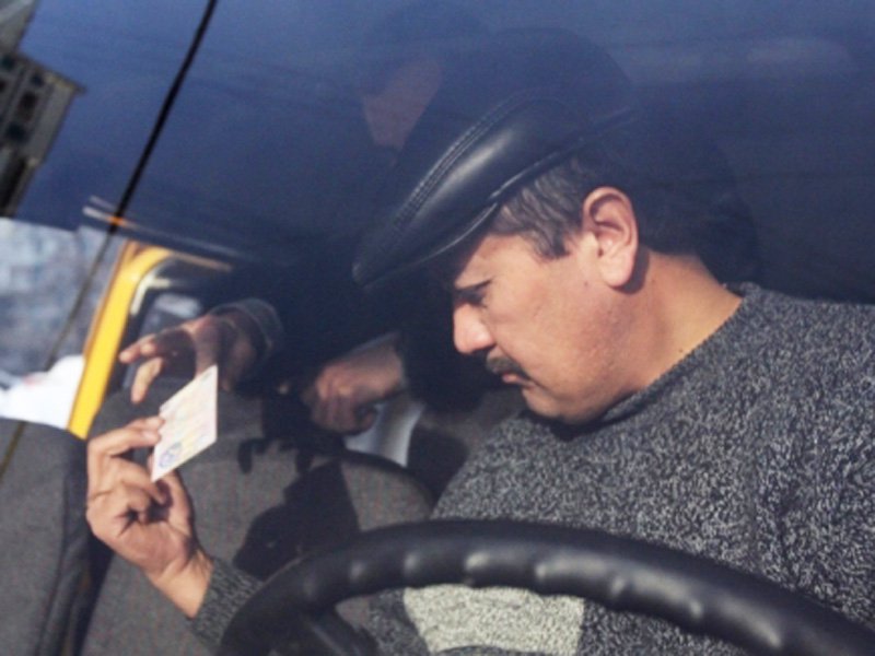 Водители граждане рф. Профессиональный водитель автомобиля. Фото шофера для граждан Таджикистана.