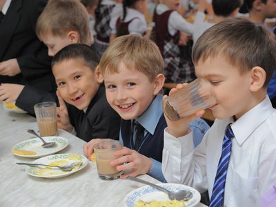 Более 146 тысяч учащихся начальных классов в регионе обеспечат бесплатным горячим питанием с 1 сентября