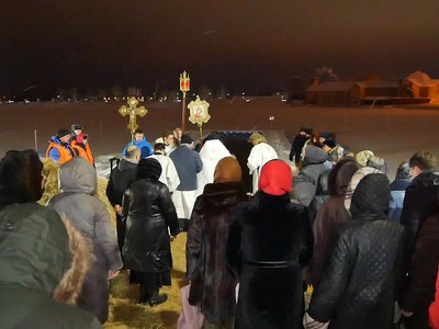В ночь на 19 января на Верхнем пруду прошли крещенские купания (Выкса, 2022 г.)