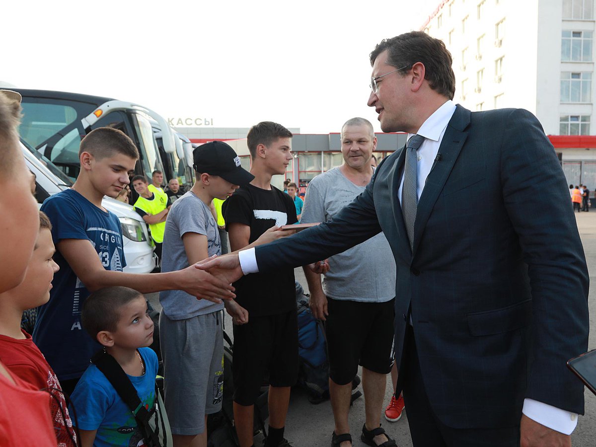Глеб Никитин встретил юных спортсменов из Донбасса, прибывших в Нижегородскую область для проведения тренировок