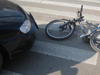 Юный велосипедист попал под колёса автомобиля