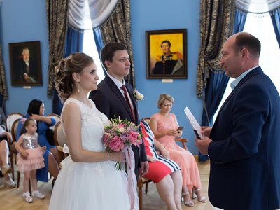 Руководители ВМЗ поздравили заводчан с днём бракосочетания