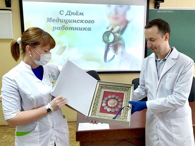 Давид Мелик-Гусейнов наградил выксунских медиков