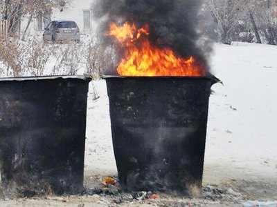 В Выксе сгорел мусорный контейнер
