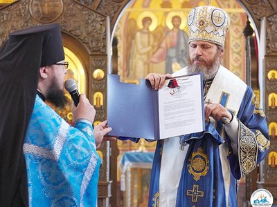 Епископ Варнава получил награду Национальной организации витязей