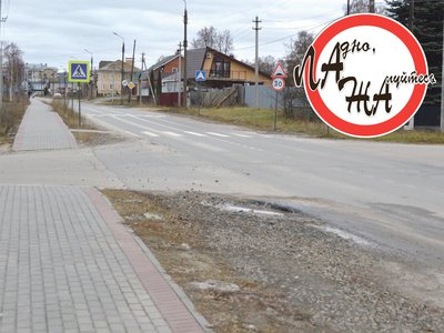 Почему убрали ограждение тротуара на улице Белякова?