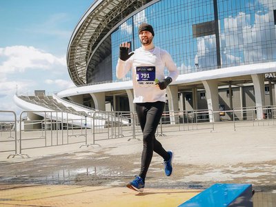 Андрей Приуполин пробежал  42-километровый марафон в Казани