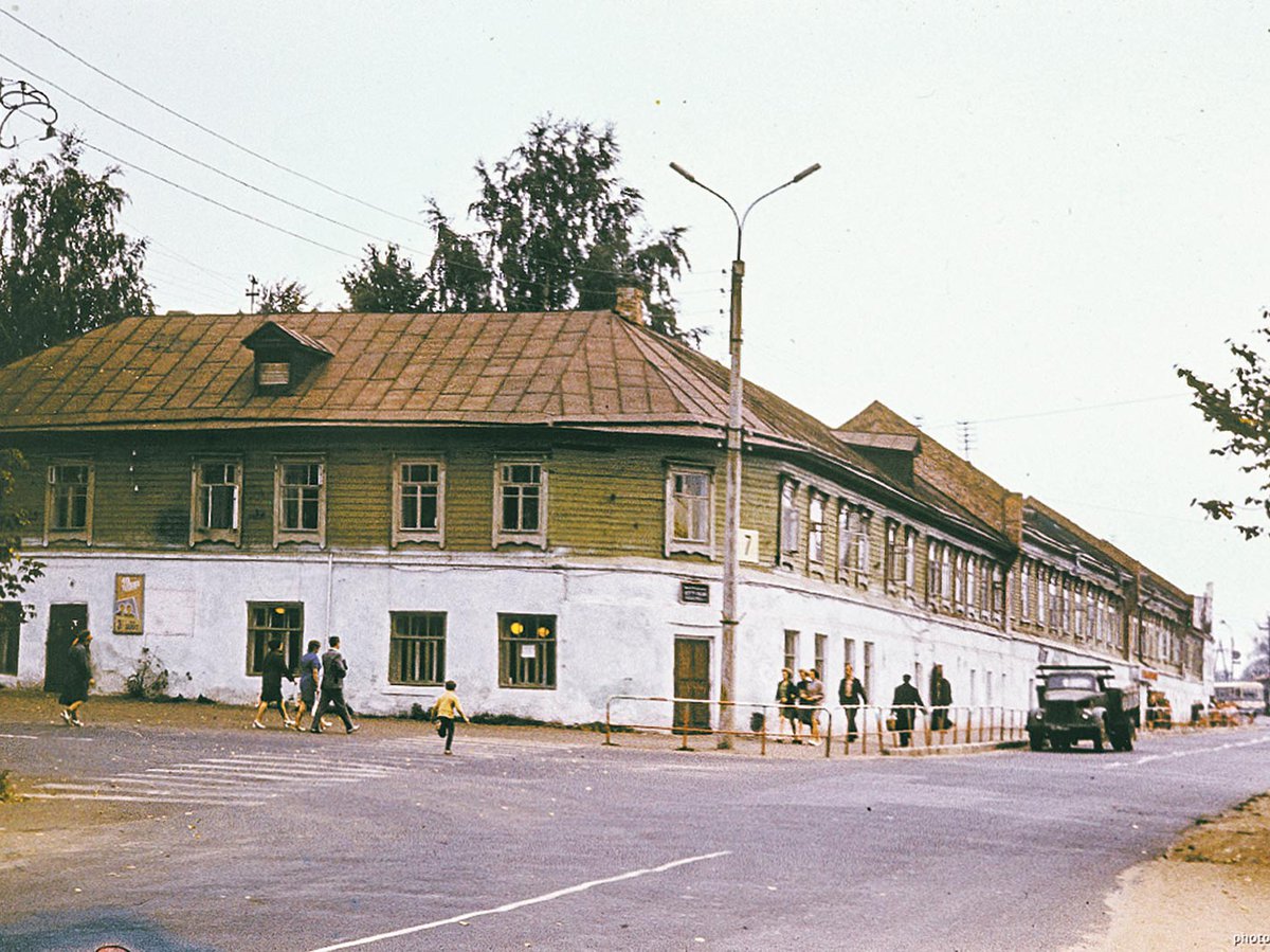 1970-е годы, ул. Ленина. Здание бывших заводских контор