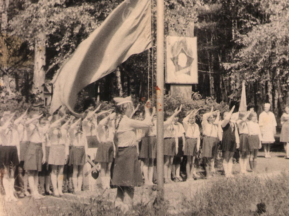 Поднятие Знамени в лагере