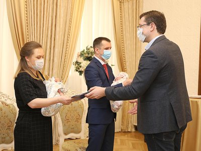 Глеб Никитин вручил первые медали «Родившемуся в Нижегородской области»