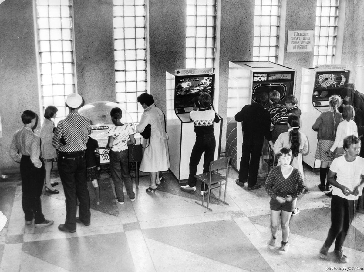 Конец 1980-х.  Игровые автоматы в кинотеатре «Родина»