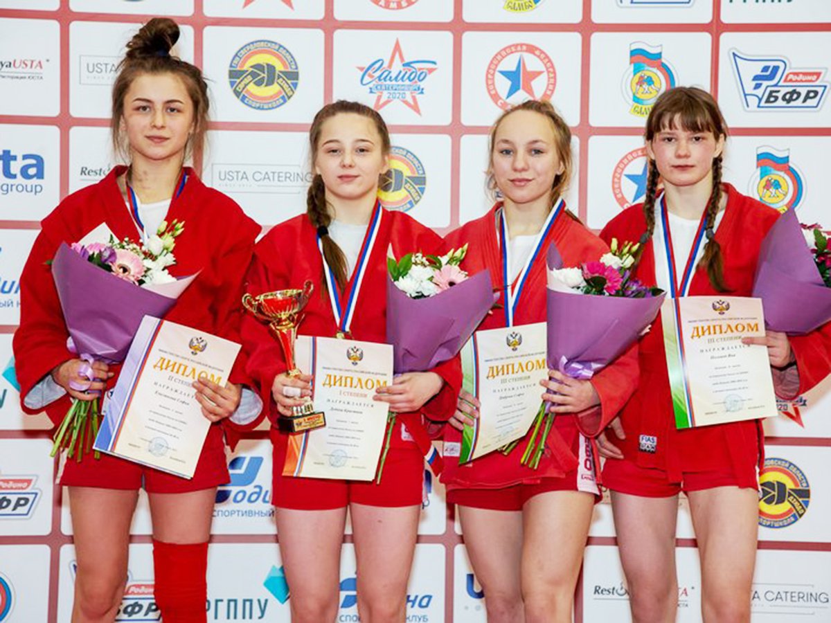 В Екатеринбурге завершилось первенство России по самбо среди юношей и девушек