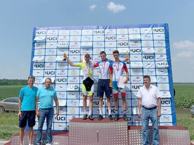Велогонщик Андрей Степанов завоевал золото и серебро