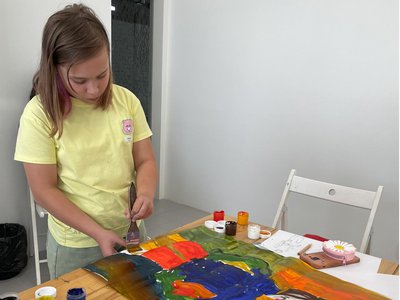 В мастерских VYKSAAIR kids дети познают искусство