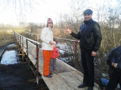 Пойдём по новому мосточку, пойдём мы по красивому