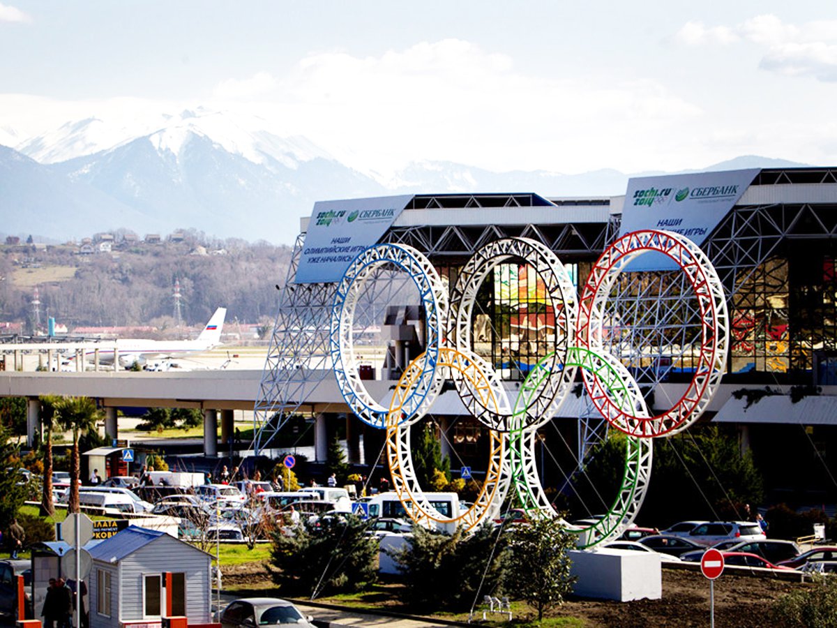 Олимпийские кольца в аэропорту Сочи