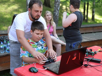 Активно помогаем СВОим