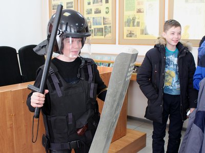 Выксунские полицейские провели экскурсию учащихся 7 «А» класс школы №9 (Выкса, 2018 г.)