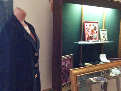 Выставку, посвящённую этому элементу одежды, коллекционер Наталья Пристанкова уже помогла подготовить в музее истории ВМЗ
