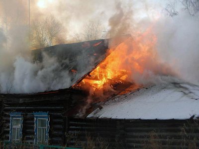 Пожар в Нижней Верее повредил жилой дом и гараж