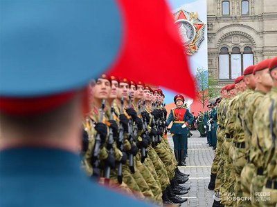 Глеб Никитин поздравил военнослужащих и ветеранов с Днём российской гвардии
