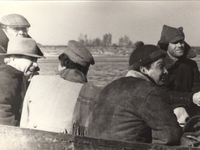 Борислав Брондуков (слева), справа оператор Вадим Алисов, за ним – актёр Фёдор Сухов