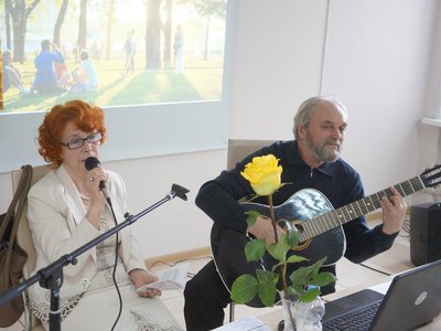 В Центральной библиотеке состоялся концерт певицы Нины Зенченко и Владимира Белова (гитара)