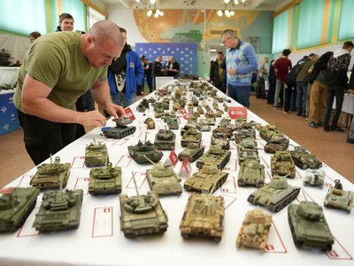 Около 500 моделистов представили свои работы в миниатюре на выставке-конкурсе «Защитники Отечества» в Нижнем Новгороде