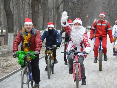 Впервые в Выксе прошёл велозабег Дедов Морозов